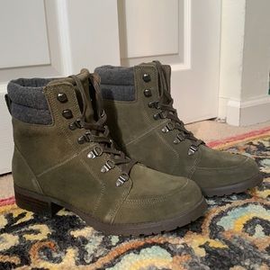 Green lace-up Boots American Eagle Size 10
